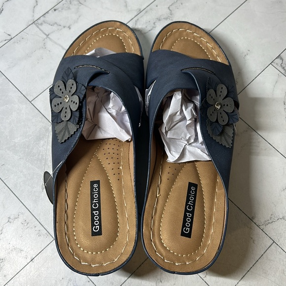 NWT Good Choice Womens Selly Navy Floral Applique Wedge Sandals Size 7M - Picture 6 of 9